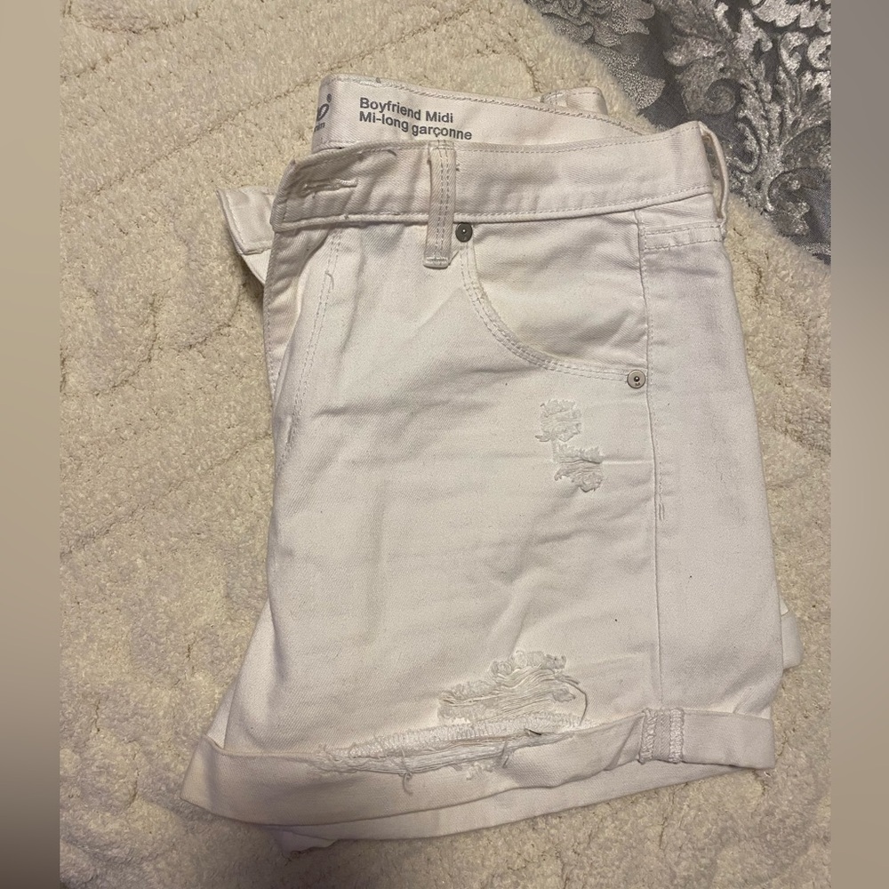 BOYFRIEND | women’s white midi jean short size 8/29